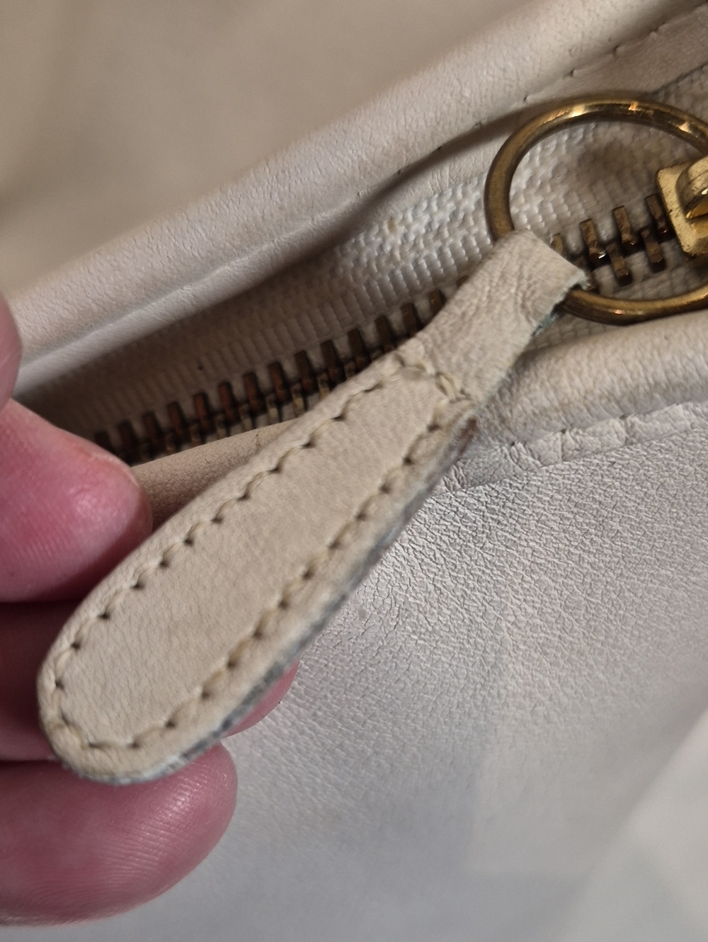 Vintage Coach White Maggie Duffle #9019 - Picture 14 of 16